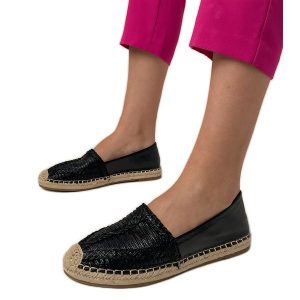 Czarne espadryle ażurowe na platformie. Czarne espadryle w ażurowe wzory, z syntetyku, bez obcasa, na platformie. Za 81,09 zł.