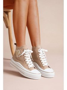 Foreverfolie Sneakersy w kolorze beżowym rozmiar: 39. Brązowe trampki Foreverfolie, z aplikacjami, za kostkę, bez zapięcia. Za 114,17 zł.