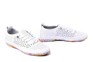 ARTIKER RELAKS 58C0572 biały, półbuty damskie. Białe półbuty Artiker Relaks, na lato, bez wzorów, ze skóry, bez obcasa, bez zapięcia. Za 157,17 zł.