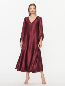 Dixie Sukienka koktajlowa A782Z037 Bordowy Relaxed Fit. Czerwone kombinezony Dixie, s, bez wzorów, z wiskozy, wizytowe, bez kołnierzyka, bez ramiączek. Za 249,99 zł.