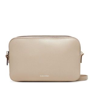 Torebka Calvin Klein. Brązowe listonoszki Calvin Klein, bez wzorów, bez dodatków. Za 369,99 zł.