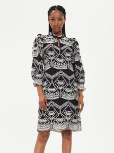 Bruuns Bazaar Sukienka codzienna Abami BBW3919 Czarny Regular Fit. Czarne kombinezony Bruuns Bazaar, na co dzień, bez wzorów, z bawełny, bez kołnierzyka, bez ramiączek, proste. Za 569,99 zł.