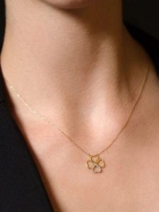 Maison héritage PARIS Złoty naszyjnik "Roselani" z diamentami - dł. 42 cm rozmiar: onesize. Żółte naszyjniki Maison héritage PARIS, z diamentem, złote. Za 1 043,99 zł.