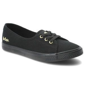 Trampki damskie Lee Cooper, cholewka z materiału tekstylnego elastyczne sznurówki na płaskiej podeszwie, czarne, LCW-26-02-4045L SVL-395. Czarne trampki Lee Cooper, bez wzorów, bez zapięcia. Za 119,00 zł.