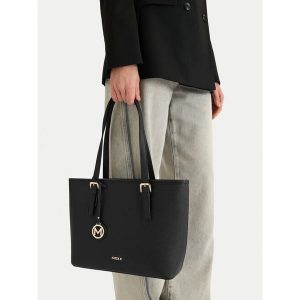 Torebka MEXX. Czarne torebki klasyczne Mexx, bez wzorów, bez dodatków. Za 139,99 zł.