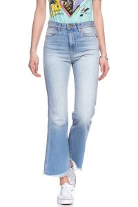 WRANGLER RETRO CROP FLARE FIJI W242FH127 112127921. Niebieskie spodnie z wysokim stanem Wrangler, bez wzorów, z jeansu, z podwyższonym stanem. W wyprzedaży za 89,99 zł.