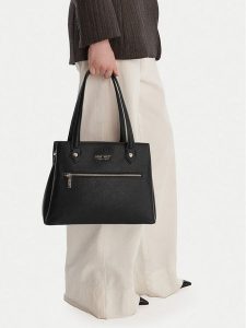 Nine West Torebka CEO-Rovia-LDA8338 Czarny. Czarne kuferki Nine West, bez wzorów, z materiału, bez dodatków. Za 249,99 zł.