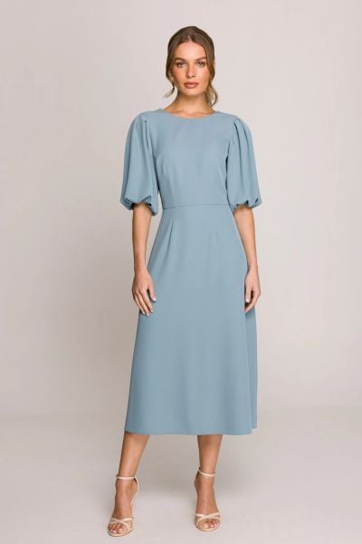 Elegancka sukienka koktajlowa z bufiastymi rękawami błękitna. Niebieskie sukienki Stylove, na imprezę, s, bez wzorów, z elastanu, eleganckie, bez kołnierzyka, bez ramiączek, midi, dopasowane. Za 349,00 zł.