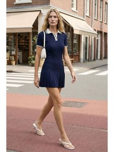 Trendyol Sukienka w kolorze granatowym rozmiar: S. Niebieskie sukienki Trendyol, s, bez wzorów, bez kołnierzyka, bez ramiączek, mini. Za 111,45 zł.