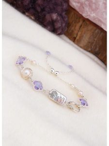 L'Atelier de Gaia Posrebrzana bransoletka z perłami i cyrkoniami rozmiar: onesize. Białe bransoletki L'Atelier de Gaia, z cyrkonią, posrebrzane. Za 52,99 zł.