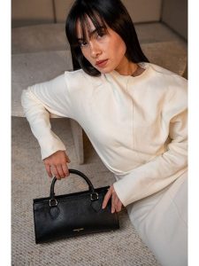 Christian Laurier Skórzana torebka "Alexine" w kolorze czarnym - 29,5 x 14,5 x 7 cm rozmiar: onesize. Czarne torebki klasyczne Christian Laurier, bez wzorów, z materiału, przez ramię, bez dodatków. Za 260,99 zł.