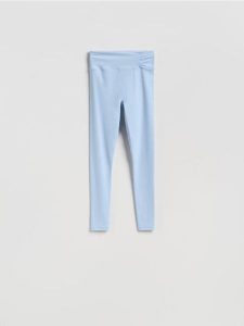 Legginsy z marszczeniem - jasnoniebieski. Niebieskie legginsy Reserved, bez wzorów, z dzianiny. Za 119,99 zł.