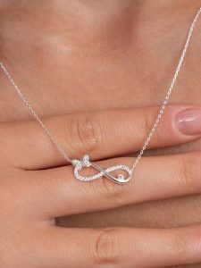 Heliophilia Srebrny naszyjnik - dł. 43 cm rozmiar: onesize. Szare naszyjniki Heliophilia, srebrne. Za 86,99 zł.