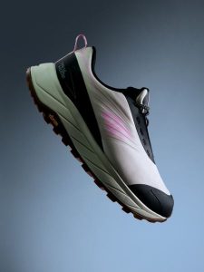 4F Niskie buty trailowe IRONSTEP z membraną damskie - beżowe 37. Brązowe buty trekkingowe 4f, z materiału, bez zapięcia. Za 449,99 zł.