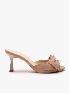 Beżowe klapki na obcasie z kokardą. Brązowe klapki Ryłko, bez wzorów, z gumy, bez obcasa, na obcasie. Za 379,99 zł.