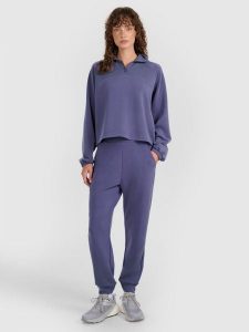 4F Spodnie dresowe joggery z modalem damskie - granatowe S. Niebieskie spodnie dresowe 4f, l, bez wzorów, z dresówki. W wyprzedaży za 159,99 zł.