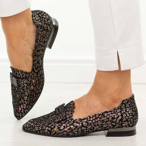 Czarne ażurowe skórzane półbuty damskie Cambell 35307. Czarne półbuty Cambell, na lato, w ażurowe wzory, z materiału, bez obcasa, na obcasie, bez zapięcia. Za 229,00 zł.