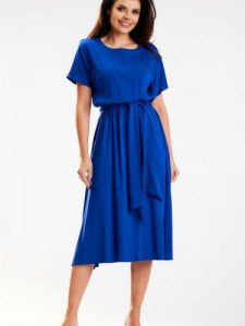 Sukienka Model A576 Blue - awama. Niebieskie sukienki Awama, do pracy, l, bez wzorów, z wiskozy, biznesowe, bez kołnierzyka, plus size, bez ramiączek, midi, rozkloszowane. Za 307,52 zł.