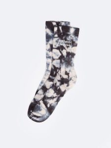 Skarpety unisex z kolekcji Authentic czarne Authena 906. Czarne skarpetki Big Star, bez wzorów, z materiału. W wyprzedaży za 9,99 zł.