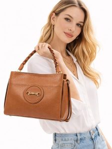 Florence Bags Skórzana torebka "Hoppo" w kolorze jasnobrązowym - 32 x 26 x 11 cm rozmiar: onesize. Brązowe torebki klasyczne Florence Bags, bez wzorów, z materiału, bez dodatków. Za 382,99 zł.