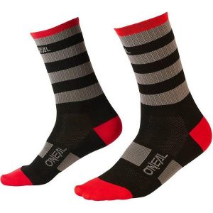 Skarpetki rowerowe O'Neal Performance Sock STRIPE V.22 black/gray/red. Czarne skarpetki O'NEAL, bez wzorów. Za 49,00 zł.