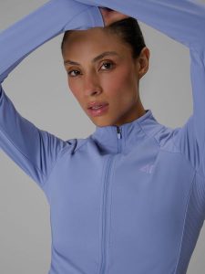 4F Bluza do jogi slim szybkoschnąca damska - niebieska XS. Niebieskie bluzy 4f, l, bez wzorów, z włókna, bez kaptura. Za 199,99 zł.