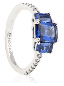 Pandora Srebrny pierścionek z kryształami rozmiar: 52. Niebieskie pierścionki Pandora, z kryształem, srebrne. Za 346,99 zł.