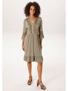 Aniston Sukienka w kolorze brązowym rozmiar: 44. Brązowe sukienki Aniston, bez wzorów, z koronki, bez kołnierzyka, bez ramiączek, midi. Za 173,99 zł.