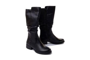 RIEKER Z9563-00 black, kozaki damskie. Czarne kozaki Rieker, na zimę, bez wzorów, z gumy, bez obcasa, na obcasie, bez zapięcia. Za 479,90 zł.