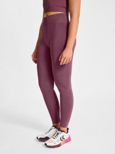 Damskie legginsy z wysokim stanem Hummel Hiit. Czerwone legginsy Hummel, bez wzorów, z poliesteru, z podwyższonym stanem. Za 197,00 zł.