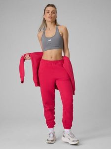 4F Spodnie dresowe joggery damskie - czerwone XS. Czerwone spodnie dresowe 4f, xs, bez wzorów, z bawełny. Za 149,99 zł.