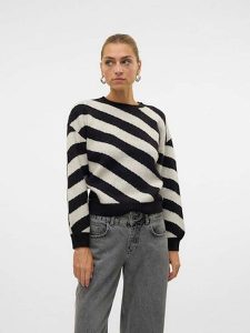 Vero Moda Sweter w kolorze czarno-białym rozmiar: XS. Białe swetry oversize Vero Moda, xs, bez wzorów, ze splotem, bez ramiączek. Za 61,46 zł.