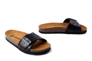 DR. BRINKMANN 700677-01 schwarz, klapki damskie. Czarne klapki Dr. Brinkmann, bez wzorów, bez obcasa. Za 184,90 zł.