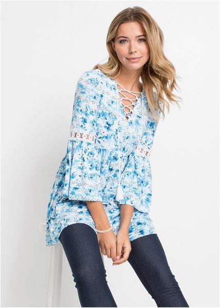 Tunika z lejącej wiskozy. Białe tuniki bonprix, bez wzorów, z wiskozy, bez kołnierzyka, bez ramiączek. Za 129,99 zł.