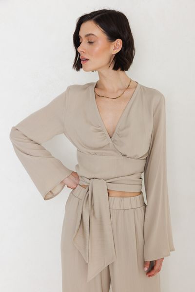 BLUZKA TAYLOR PIASKOWA S - Flawless. Bluzki Flawless, s, bez wzorów, eleganckie, bez kołnierzyka, bez ramiączek. Za 208,50 zł.