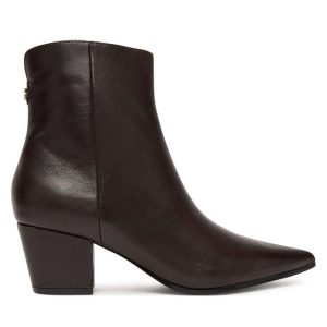 Botki Guess. Brązowe botki Guess, z aplikacjami, bez obcasa, na słupku, bez zapięcia. Za 539,99 zł.