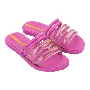 Klapki damskie Ipanema Puffer Slide. Czerwone klapki Ipanema, bez wzorów, bez obcasa. Za 94,99 zł.