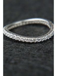 Atelier MIU Pozłacany pierścionek z cyrkoniami rozmiar: onesize. Szare pierścionki Atelier MIU, z cyrkonią, pozłacane. Za 30,99 zł.