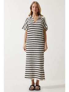 Trendyol Sukienka w kolorze biało-czarnym rozmiar: onesize. Białe sukienki Trendyol, bez wzorów, bez kołnierzyka, bez ramiączek, maxi. Za 134,95 zł.