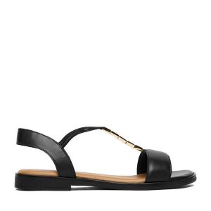 Sandały Lasocki. Czarne sandały Lasocki, bez wzorów, bez obcasa, na płaskiej podeszwie, bez zapięcia. Za 149,99 zł.