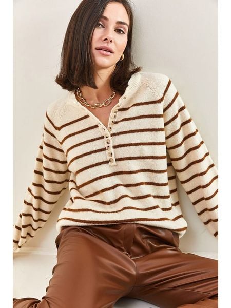 Happiness Istanbul Sweter w kolorze beżowym rozmiar: onesize. Brązowe swetry oversize Happiness Istanbul, bez wzorów, bez ramiączek. Za 96,60 zł.