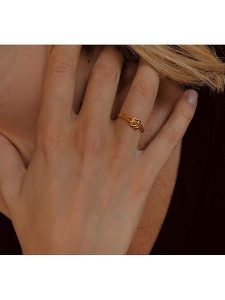 Les Petites Précieuses Pozłacany pierścionek rozmiar: 60. Żółte pierścionki Les Petites Précieuses, pozłacane. Za 65,45 zł.