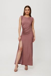 Pudrowa Marszczona Sukienka Maxi z Poduszkami. Czerwone sukienki MOE, l, bez wzorów, z lycry, wizytowe, bez kołnierzyka, bez ramiączek, maxi. Za 318,90 zł.