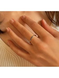 Les Petites Précieuses Srebrny pierścionek z szafirem rozmiar: 56. Niebieskie pierścionki Les Petites Précieuses, z szafirem, srebrne. Za 191,42 zł.