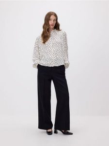 Koszula z wiskozy - wielobarwny. Koszule Reserved, l, bez wzorów, z tkaniny, bez kołnierzyka, bez ramiączek. Za 119,99 zł.