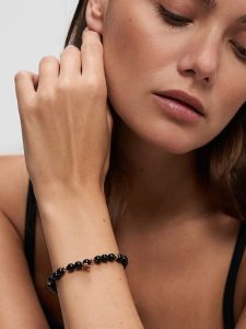 Tamaris Bransoletka z onyksem rozmiar: onesize. Czarne bransoletki Tamaris, z onyksem, ze stali. Za 78,99 zł.
