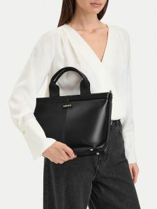MEXX Torebka CEO-MEXX-S-013-10 Czarny. Czarne kuferki Mexx, bez wzorów, ze skóry, bez dodatków. Za 199,99 zł.
