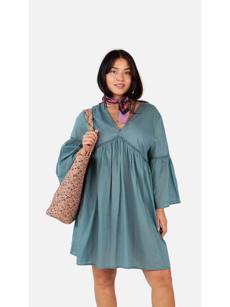 Barts Sukienka "Jimedai" w kolorze niebieskim rozmiar: onesize. Niebieskie sukienki Barts, bez wzorów, z bawełny, bez kołnierzyka, bez ramiączek, mini. Za 139,95 zł.