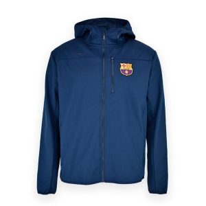 Kurtka softshell FC Barcelona niebieska. Niebieskie kurtki FC BARCELONA, na jesień, s, bez wzorów, z softshellu, bez kaptura. W wyprzedaży za 419,75 zł.