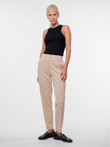 YAS Chinosy Scoop 26032835 Beżowy Regular Fit. Brązowe chinosy YAS, bez wzorów, z syntetyku. Za 129,99 zł.